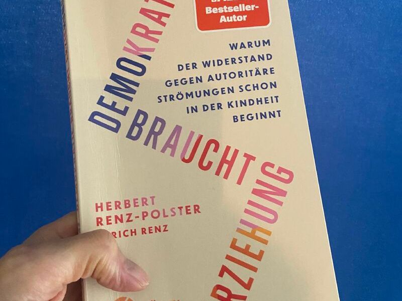 „Demokratie braucht Erziehung“ – mit blinder&nbsp;Stelle