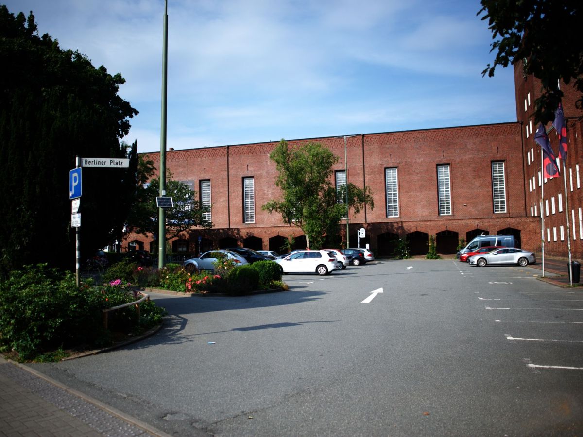 Parkplatz statt Mahnmal: Wie Flensburg ein Stück Geschichte verschwinden&nbsp;ließ